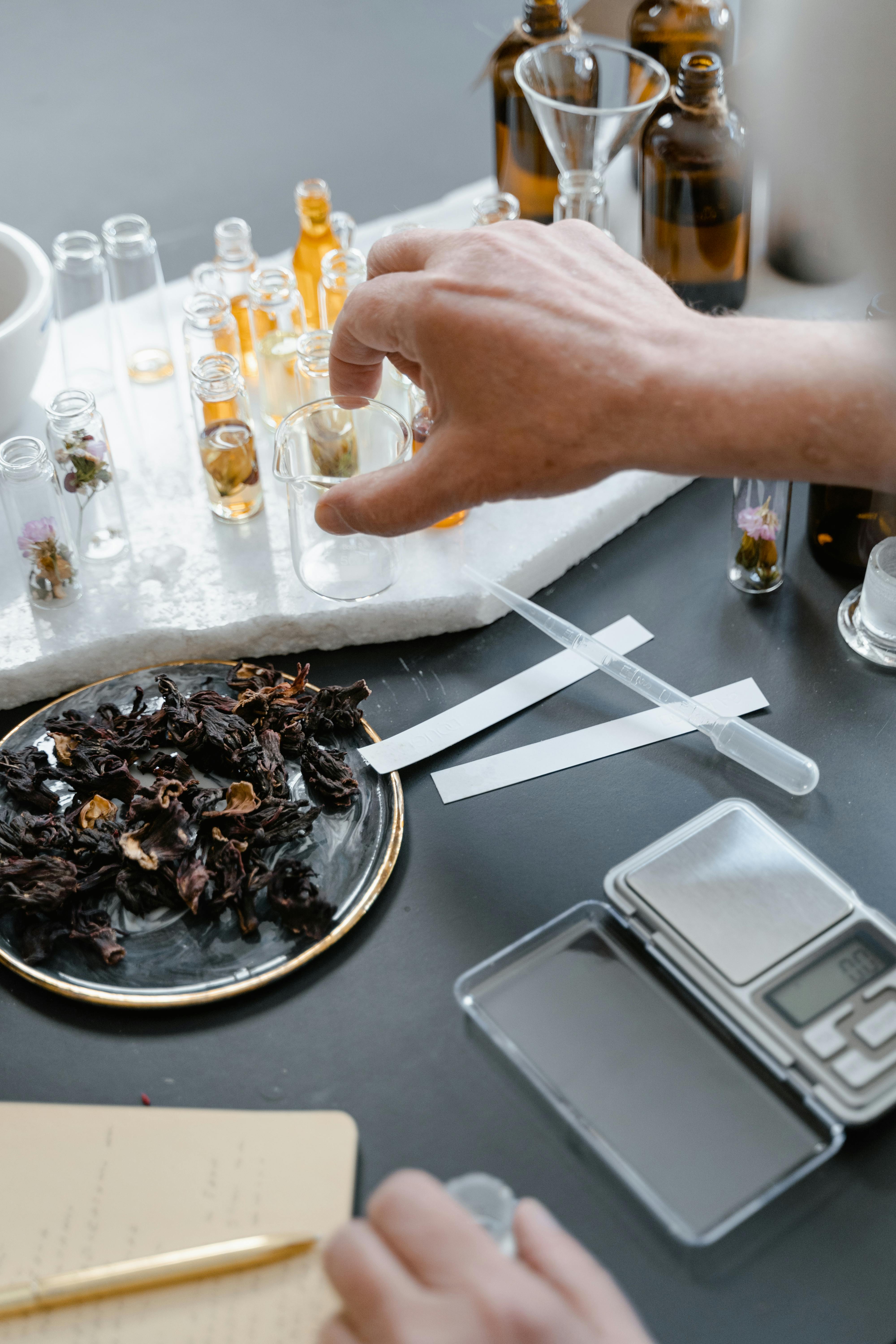 imagem mulher sorrindo e olhando pro lado